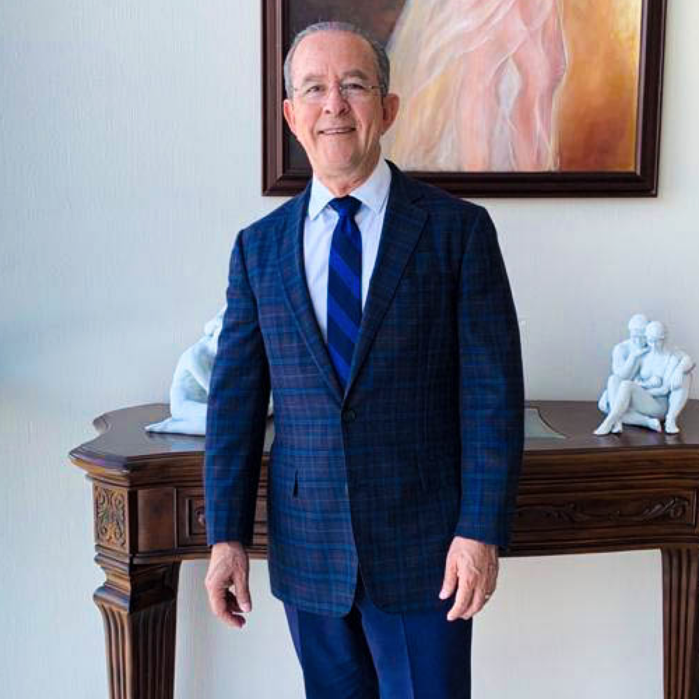 Dr. Fernando Martínez González, médico ginecólogo y obstetra