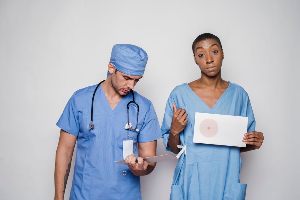 Profesionales de salud promoviendo la detección oportuna